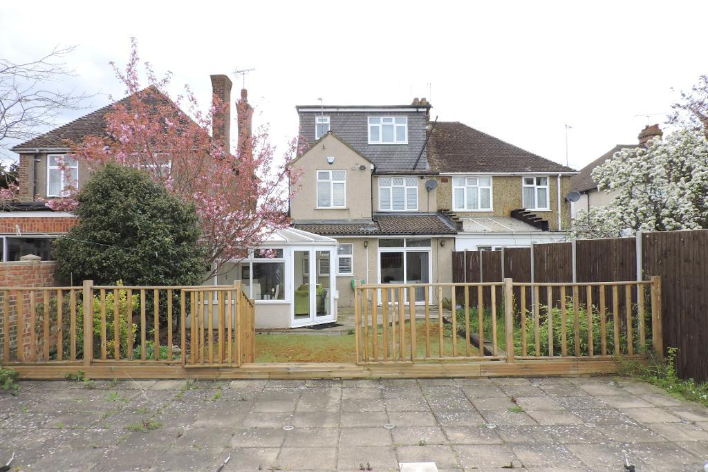 5 Bedroom SemiDetached For Sale in Barton Road, Luton, Bedfordshire