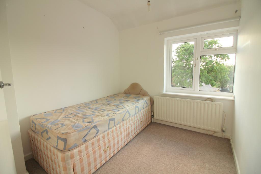3 Bedroom Flat To Let in Elm Avenue, Caddington, Bedfordshire, LU1 4HS