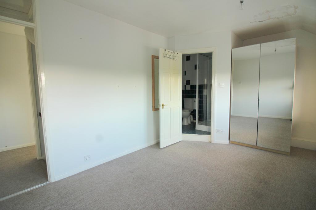3 Bedroom Flat To Let in Elm Avenue, Caddington, Bedfordshire, LU1 4HS