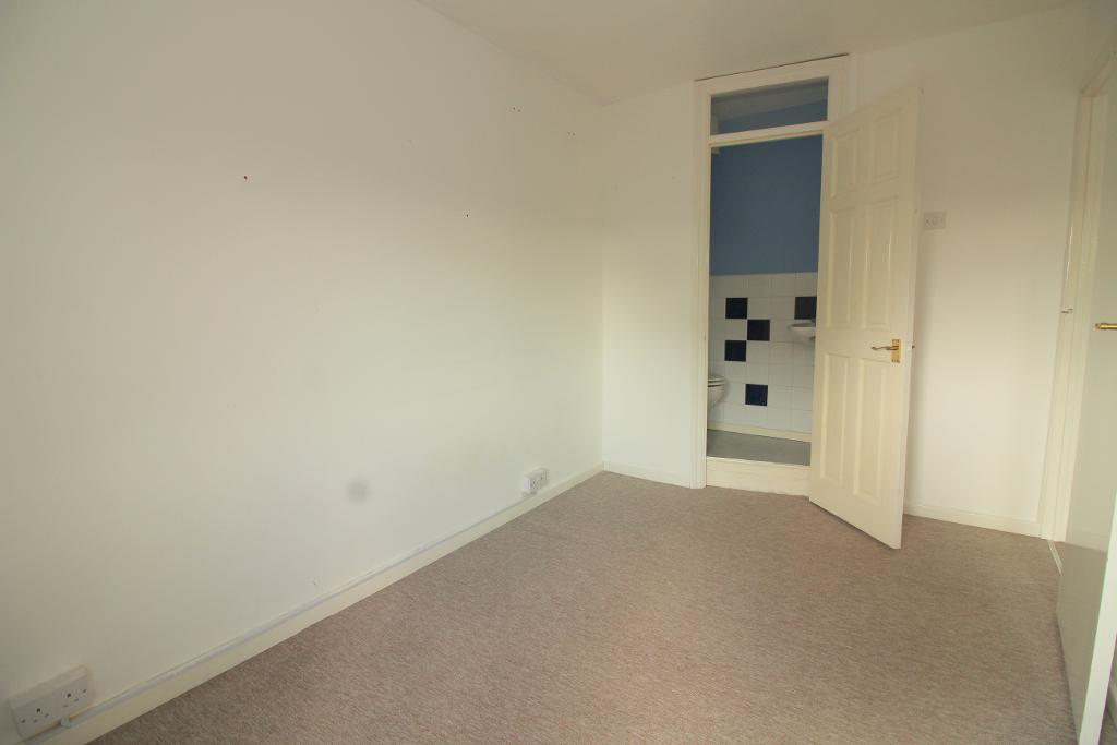 3 Bedroom Flat To Let in Elm Avenue, Caddington, Bedfordshire, LU1 4HS