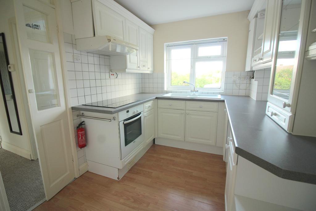 3 Bedroom Flat To Let in Elm Avenue, Caddington, Bedfordshire, LU1 4HS