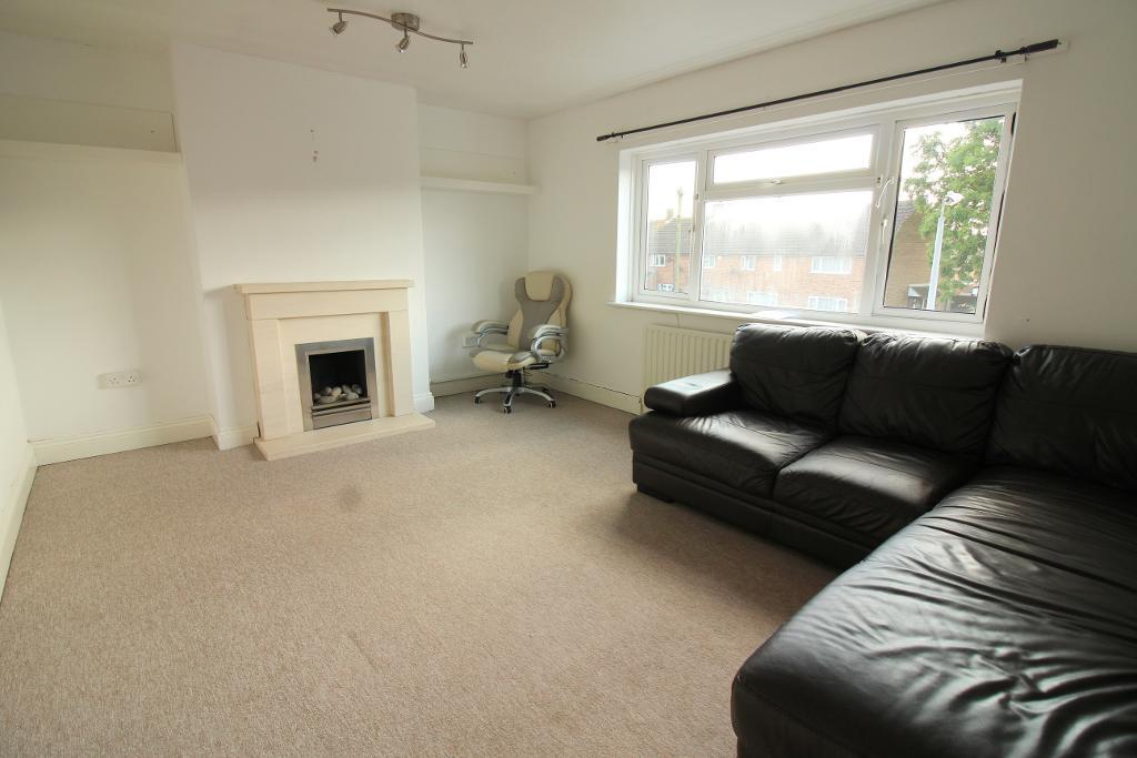 3 Bedroom Flat To Let in Elm Avenue, Caddington, Bedfordshire, LU1 4HS