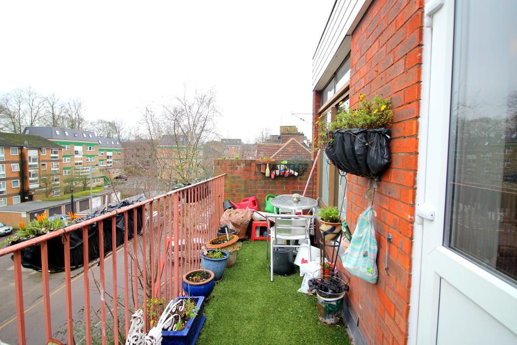 2 Bedroom For Sale in Brook Street, Luton, Bedfordshire, LU3