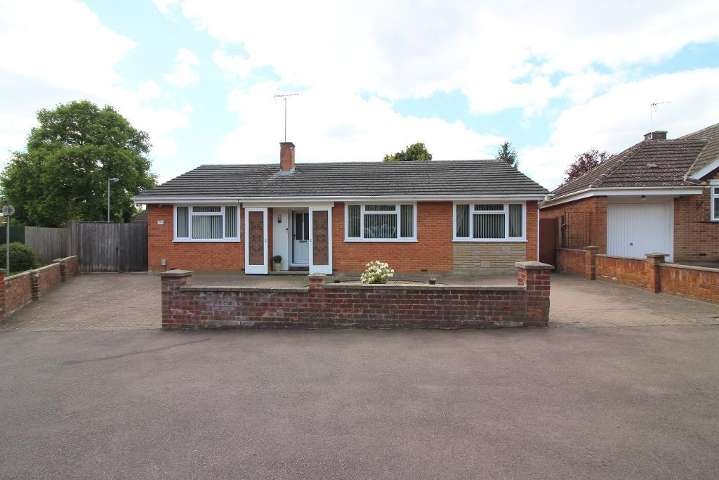 3 Bedroom Bungalow For Sale in Stopsley Way, Luton, Bedfordshire, LU2