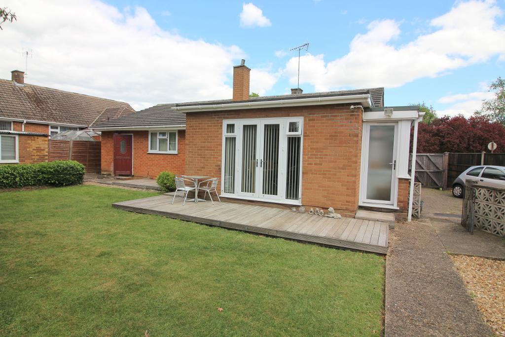 3 Bedroom Bungalow For Sale in Stopsley Way, Luton, Bedfordshire, LU2