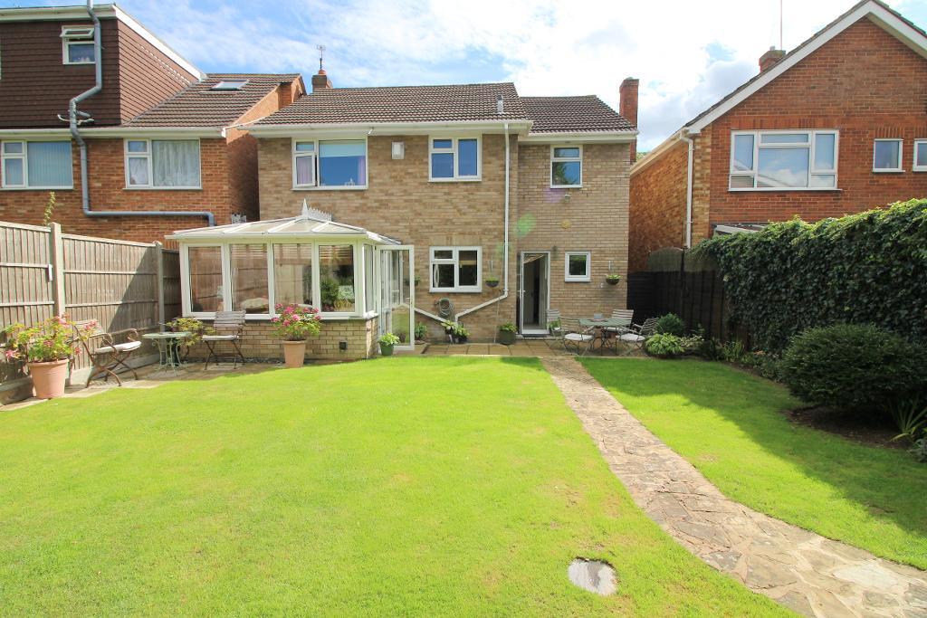 4 Bedroom Detached For Sale in Riddy Lane, Luton, Bedfordshire, LU3 2AG Property Sales in
