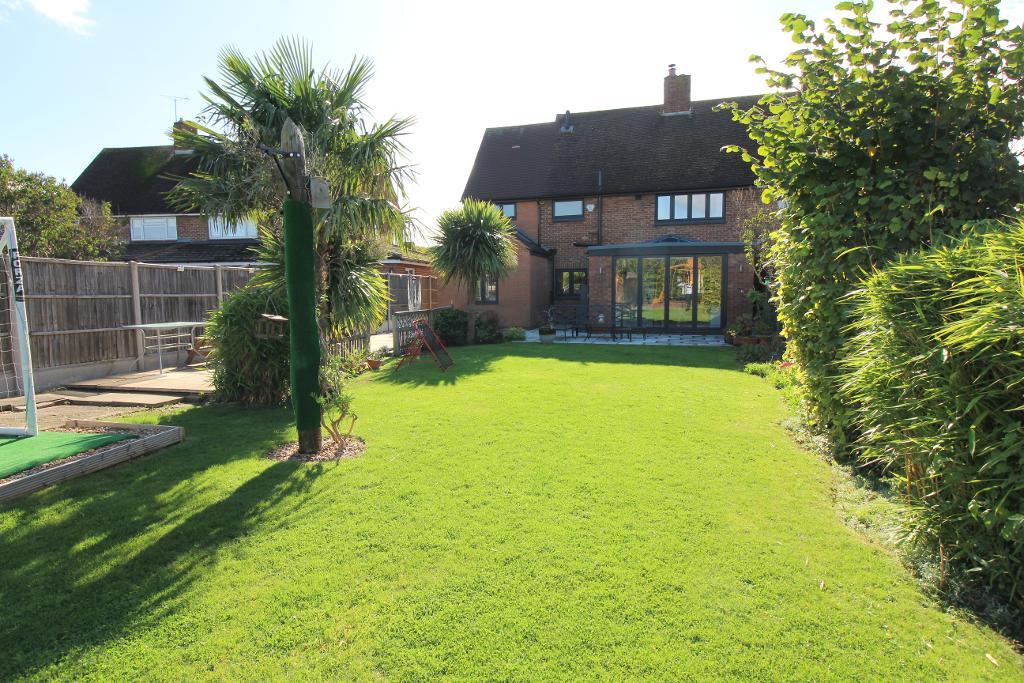 4 Bedroom SemiDetached For Sale in Dunstall Road, Barton Le Clay