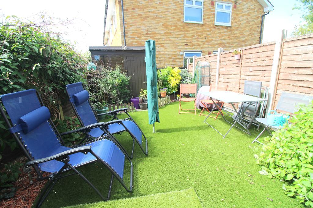 2 Bedroom To Let in St Martins Avenue, Luton, Bedfordshire, LU2 7LQ Property Sales