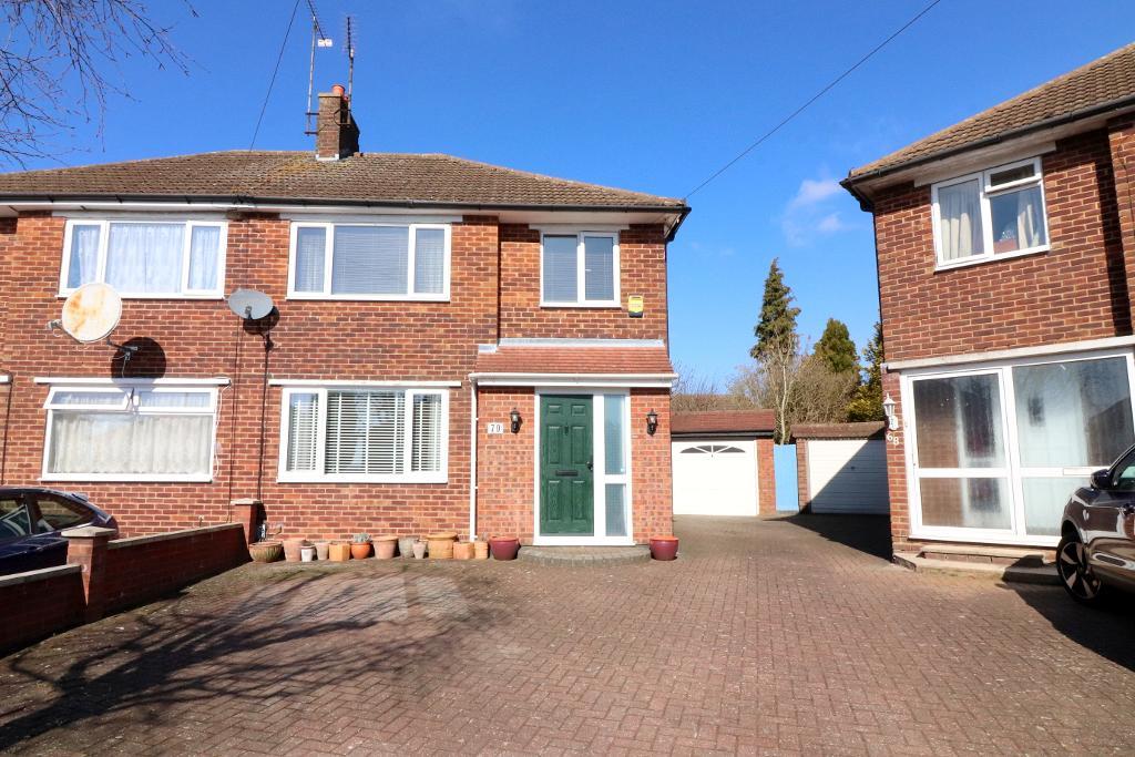 3 Bedroom SemiDetached For Sale in Cranbrook Drive, Luton
