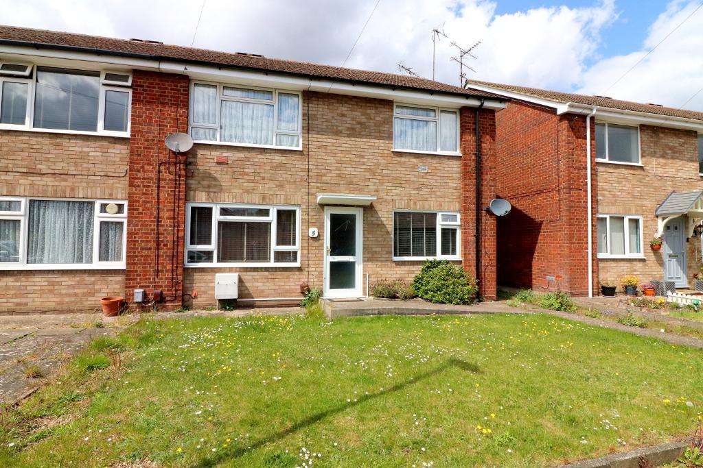 2 Bedroom For Sale in Canterbury Close, Luton, Bedfordshire