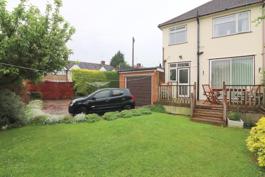 4 Bedroom SemiDetached For Sale in Willow Way, Luton, Bedfordshire