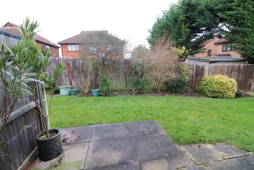 2 Bedroom Bungalow For Sale in Edgcott Close, Luton, Bedfordshire, LU3 4DT Property Sales in