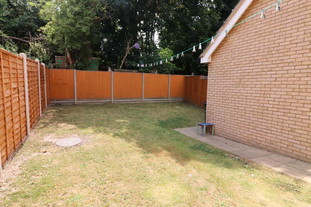 4 Bedroom SemiDetached For Sale in Oakley Gardens, Luton, Bedfordshire, LU4 9DH Property