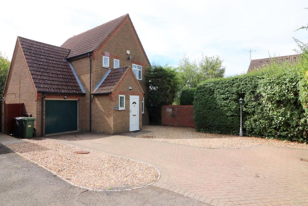 3 Bedroom Detached For Sale in Chard Drive, Luton, Bedfordshire, LU3