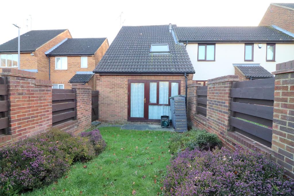 1 Bedroom Cluster For Sale in Lucas Gardens, Luton, Bedfordshire, LU3