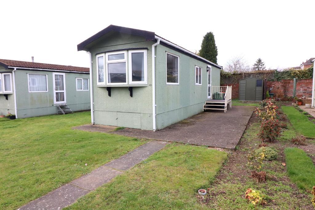 1 Bedroom Park Home To Let in Castle Hill Road, Totternhoe, Dunstable