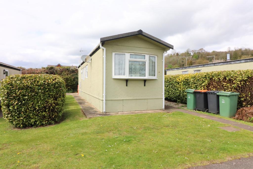1 Bedroom Park Home To Let in Castle Hill Road, Totternhoe, Dunstable
