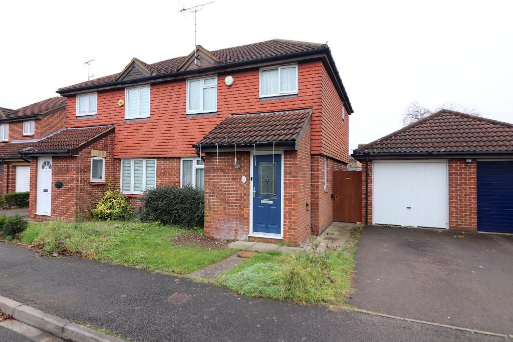3 Bedroom SemiDetached For Sale in Thetford Gardens, Luton, Bedfordshire, LU2 7FE Property