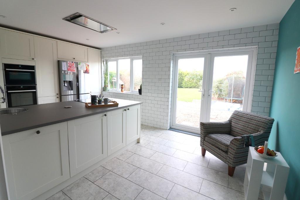 3 Bedroom SemiDetached For Sale in Manor Road, Barton Le Clay