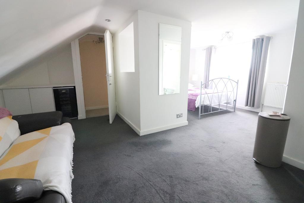 4 Bedroom SemiDetached For Sale in Swifts Green Road, Luton