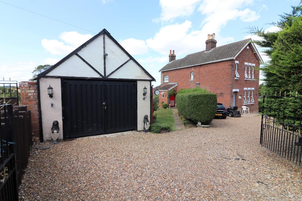 Harlington Road, Toddington, Bedfordshire, LU5 6HA