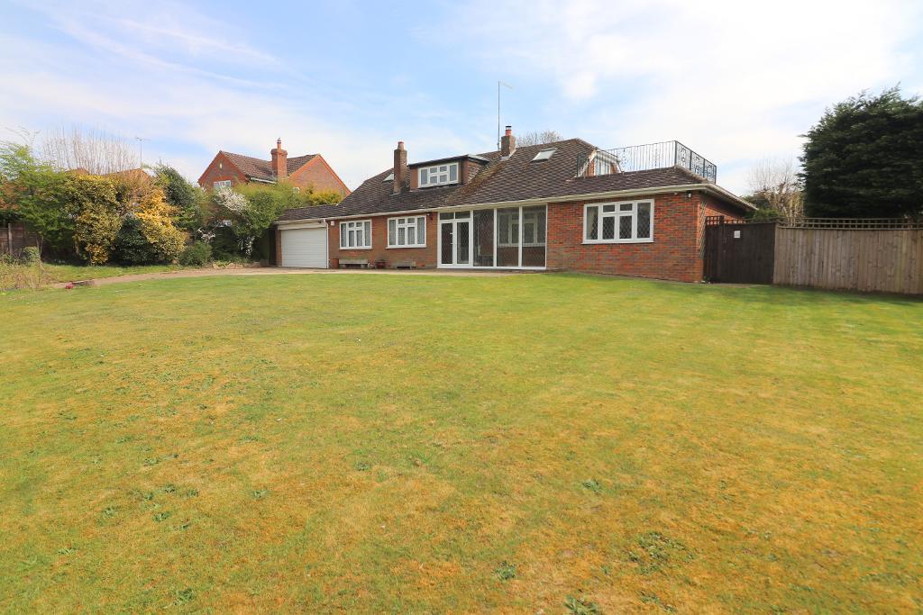 Dunstable Road, Caddington, Bedfordshire, LU1 4AL