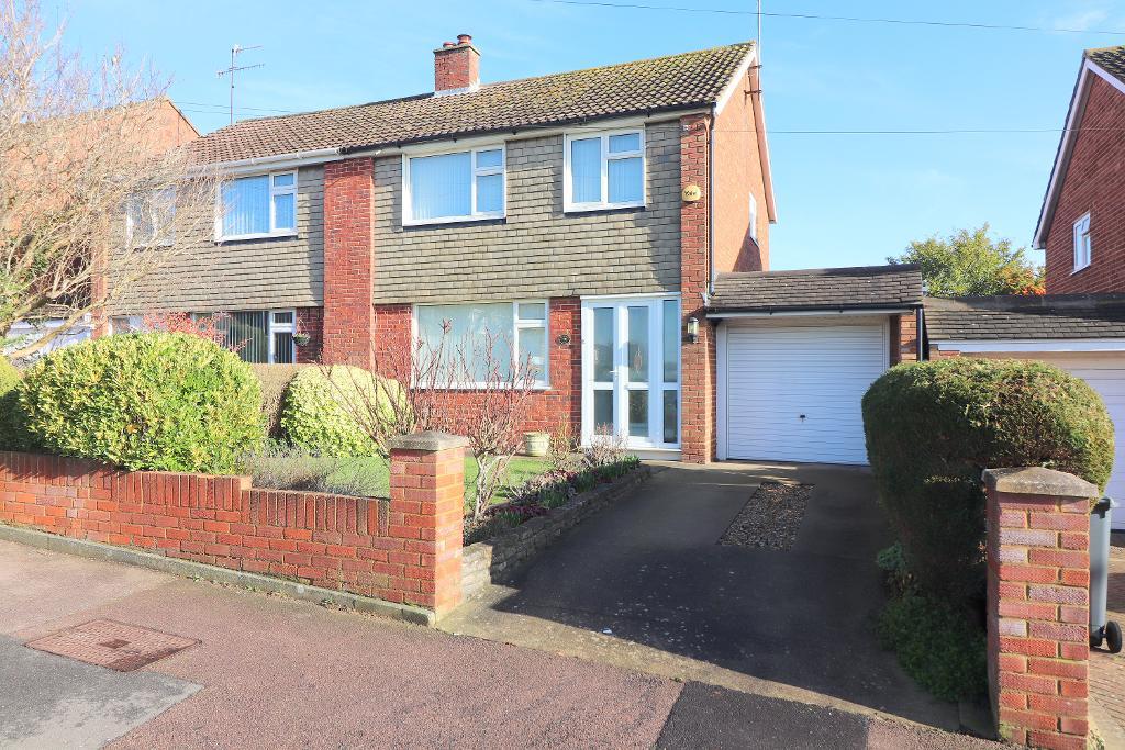 Watermead Road, Luton, Bedfordshire, LU3 2TD