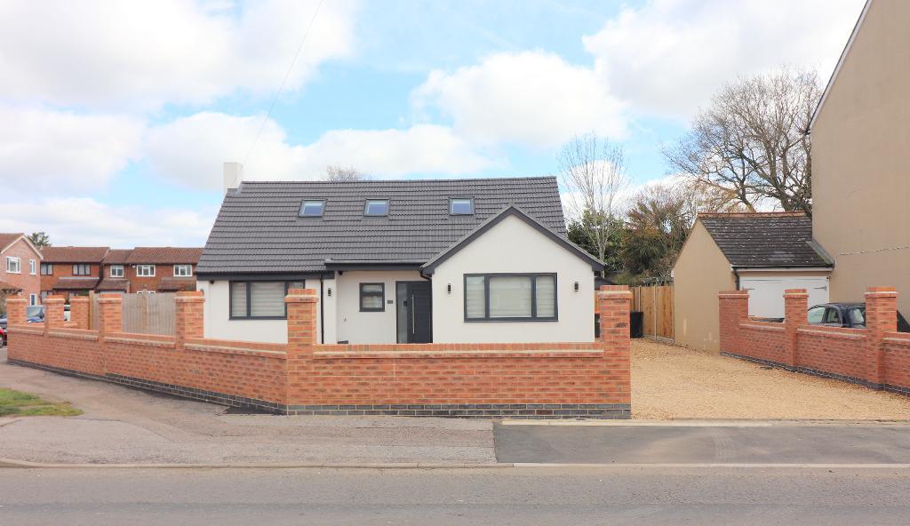 Dunstable Road, Toddington, Bedfordshire, LU5 6DS
