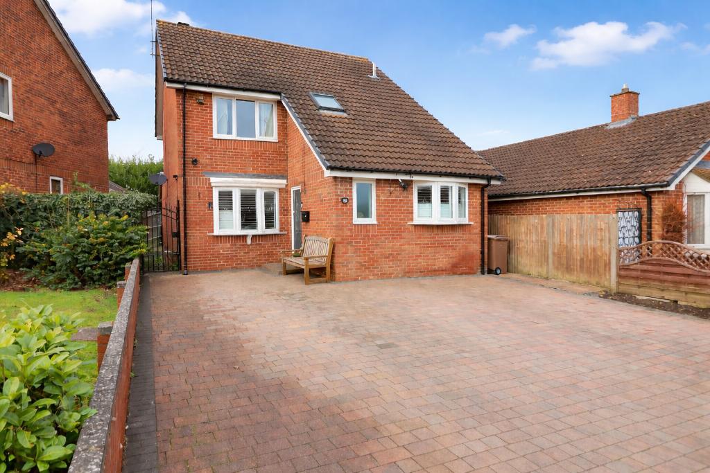 Gilder Close, Luton, Bedfordshire, LU3 4AX