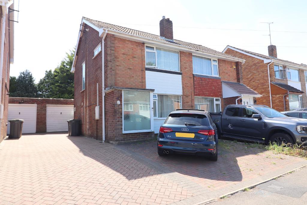 Sunningdale, Luton, Bedfordshire, LU2 7TF