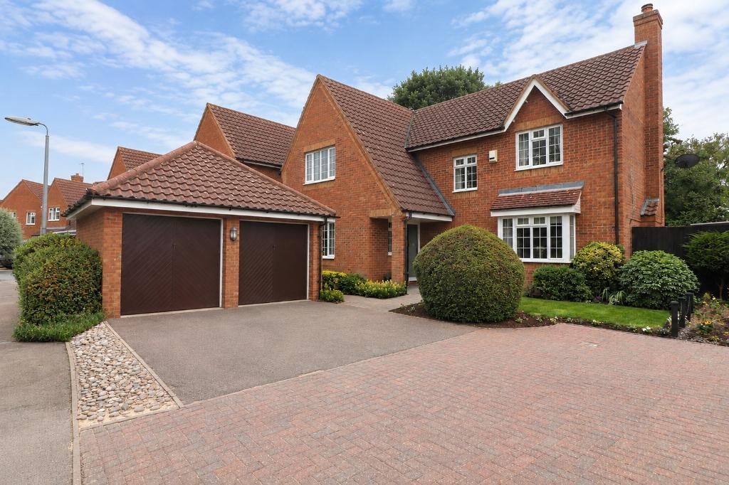 Manor Farm Close, Barton Le Clay, Bedfordshire, MK45 4TB
