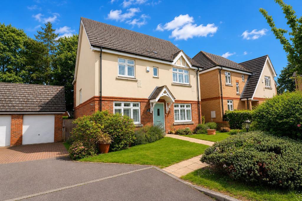 Oakley Gardens, Luton, Bedfordshire, LU4 9DH