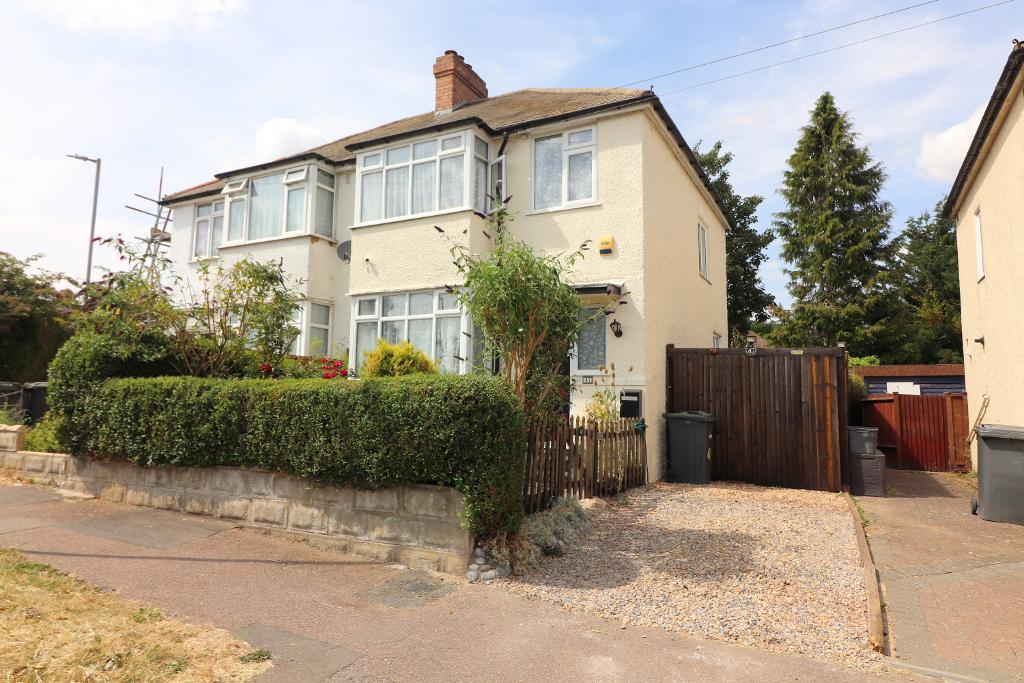 Fourth Avenue, Luton, Bedfordshire, LU3 3BT