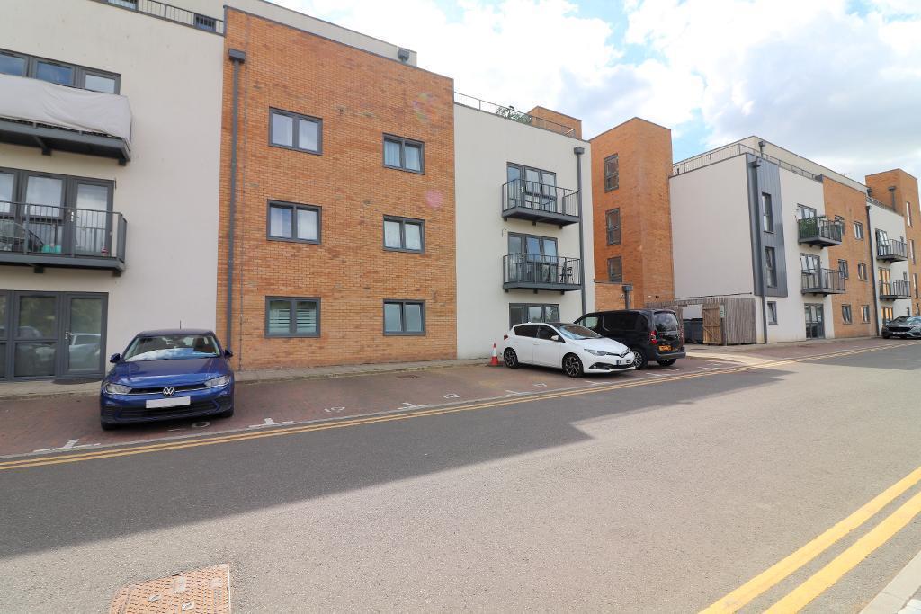 Cypress Road, Luton, Bedfordshire, LU1 4FZ