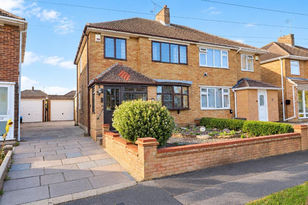 Alpine Way, Luton, Bedfordshire, LU3 3HF